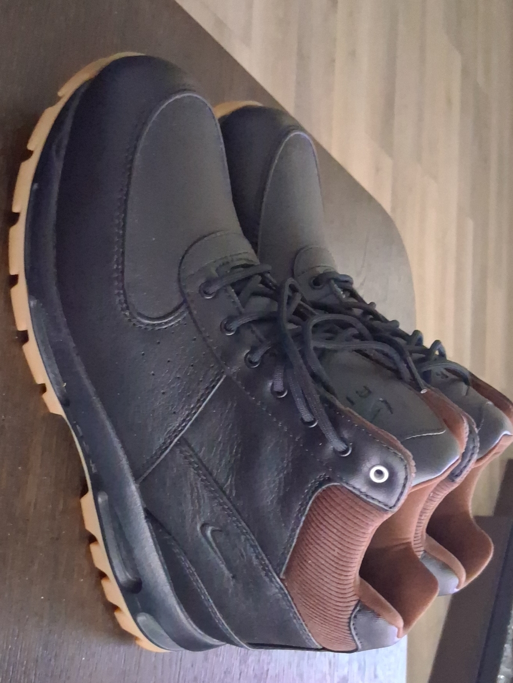 Nike ACG Black Leather Boots with Brown Collar